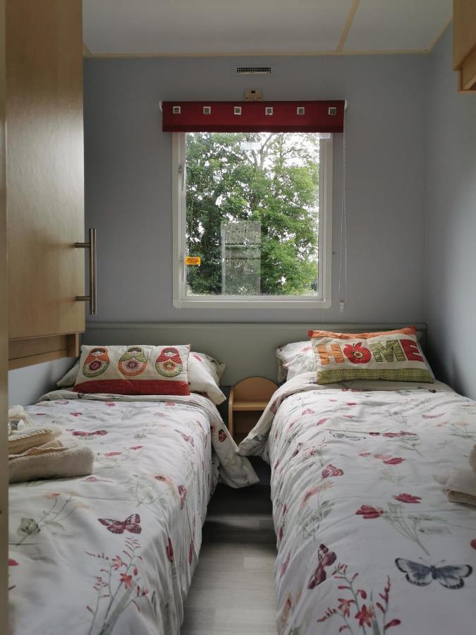 Rosebud Flower Farm Caravan Stay Countryside And Coast 펜젠스 외부 사진